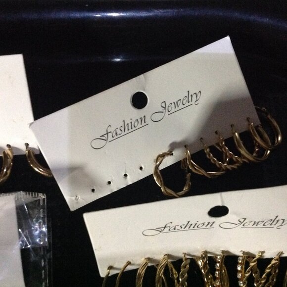 32 Pair Lot of Retro Gold Tone Pierced Hoop Earrings - Picture 7 of 8